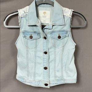 Girl’s jean vest